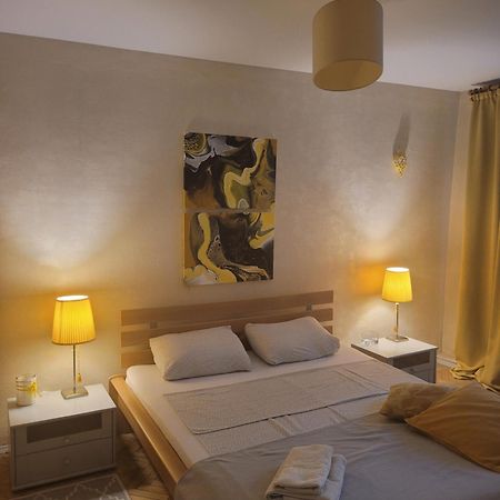 Sunflower Apartment Near Kiev Airport & Railway Station & Center City! Buitenkant foto