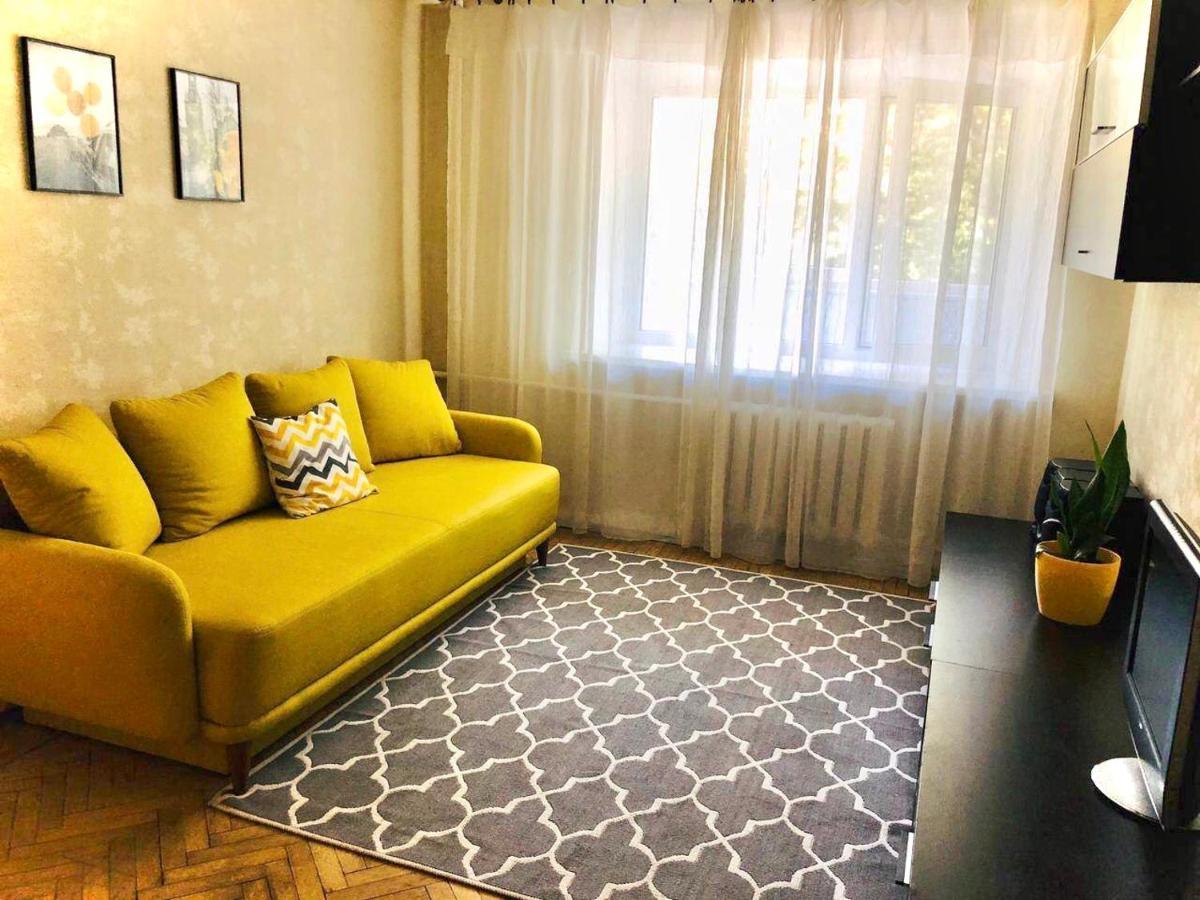 Sunflower Apartment Near Kiev Airport & Railway Station & Center City! Buitenkant foto