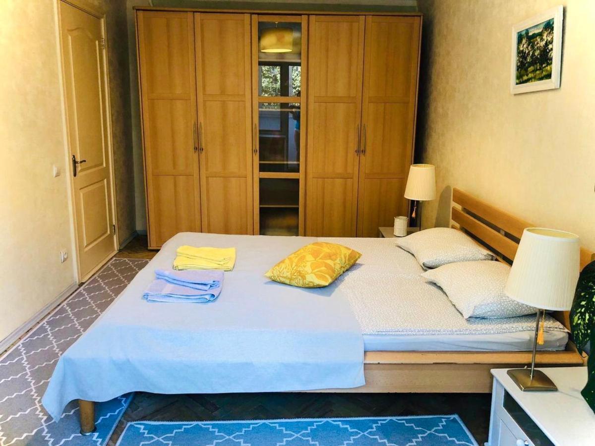 Sunflower Apartment Near Kiev Airport & Railway Station & Center City! Buitenkant foto
