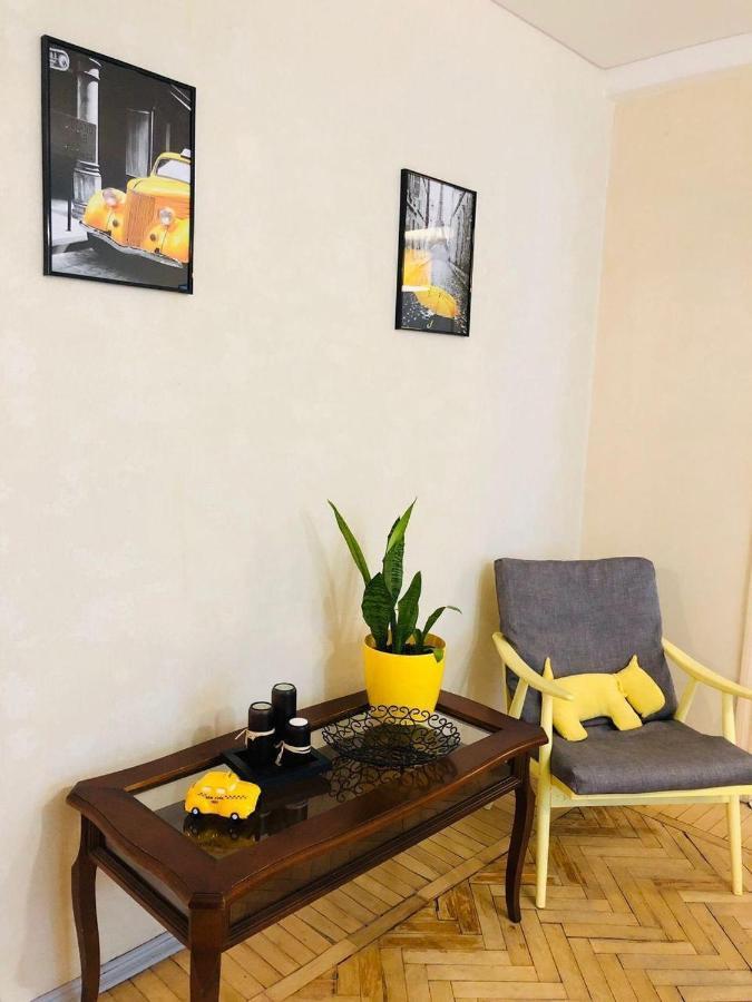 Sunflower Apartment Near Kiev Airport & Railway Station & Center City! Buitenkant foto