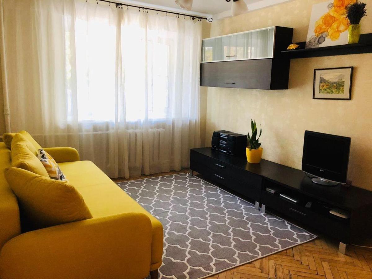 Sunflower Apartment Near Kiev Airport & Railway Station & Center City! Buitenkant foto