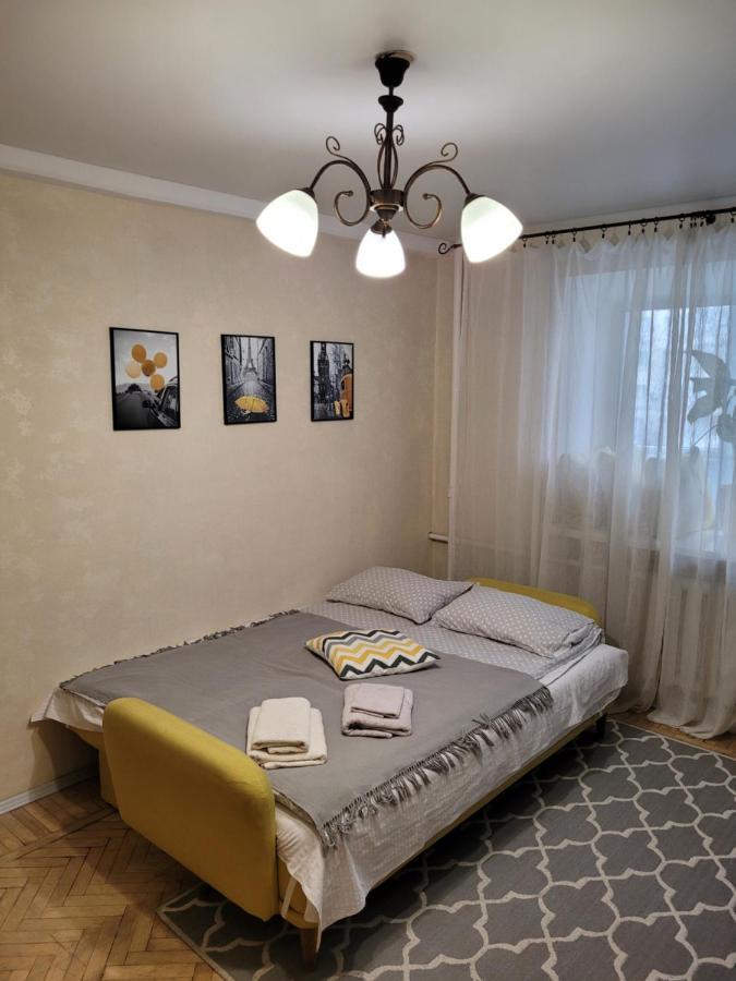Sunflower Apartment Near Kiev Airport & Railway Station & Center City! Buitenkant foto