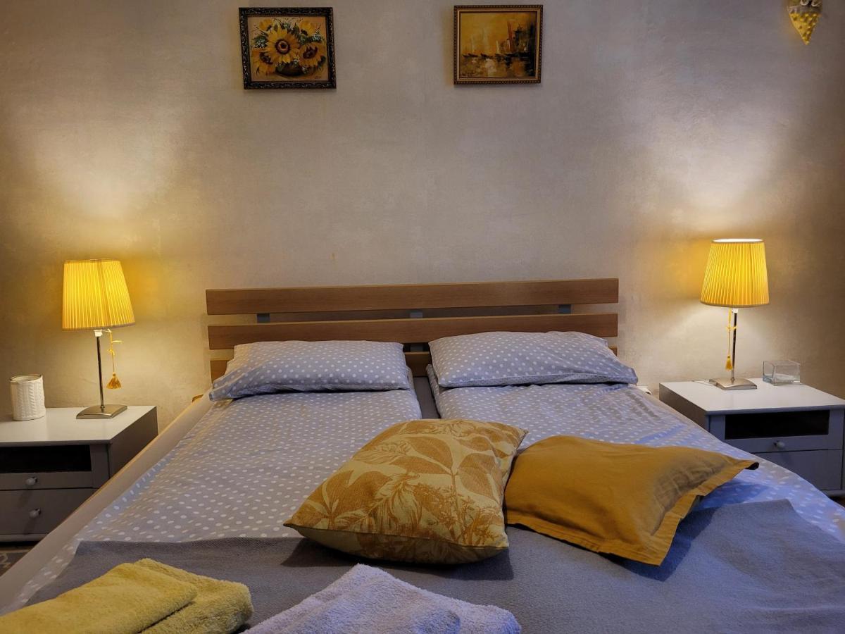 Sunflower Apartment Near Kiev Airport & Railway Station & Center City! Buitenkant foto