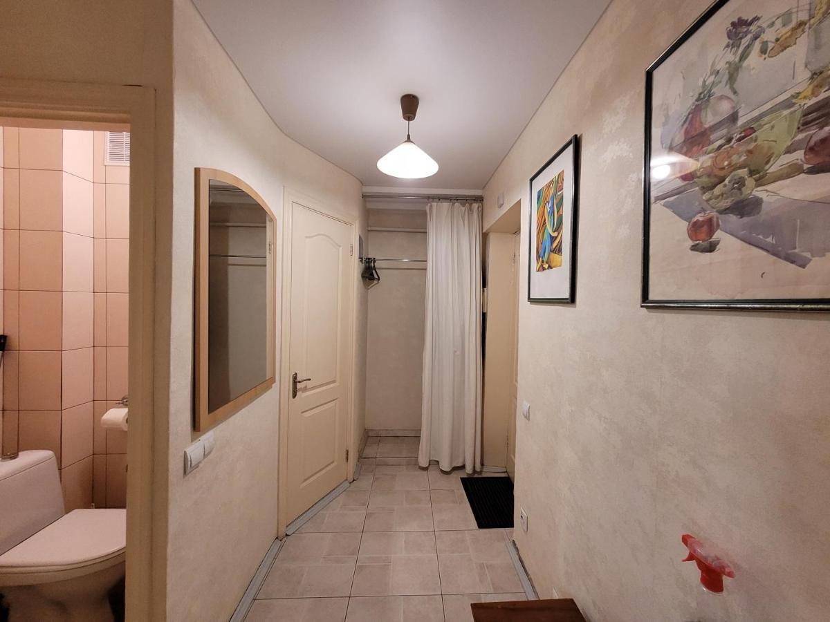 Sunflower Apartment Near Kiev Airport & Railway Station & Center City! Buitenkant foto