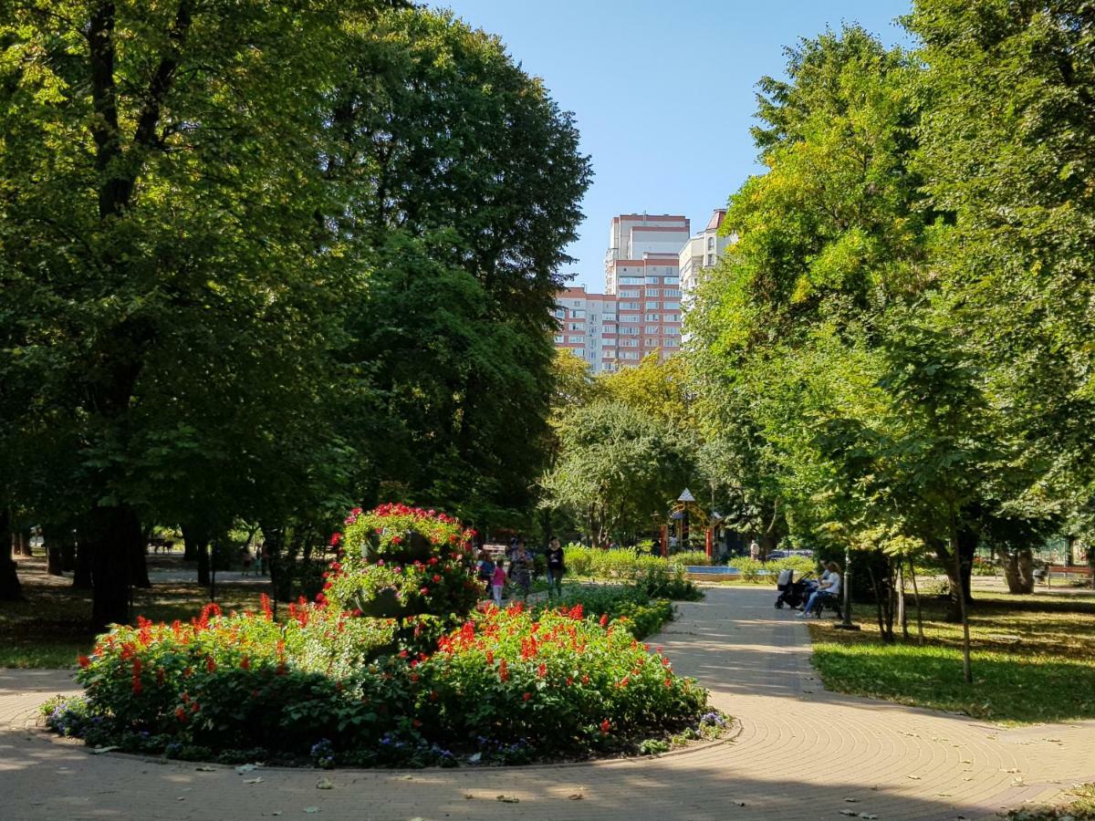 Sunflower Apartment Near Kiev Airport & Railway Station & Center City! Buitenkant foto