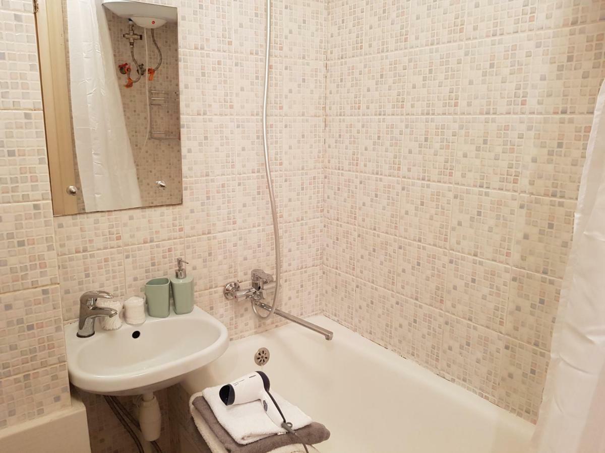 Sunflower Apartment Near Kiev Airport & Railway Station & Center City! Buitenkant foto