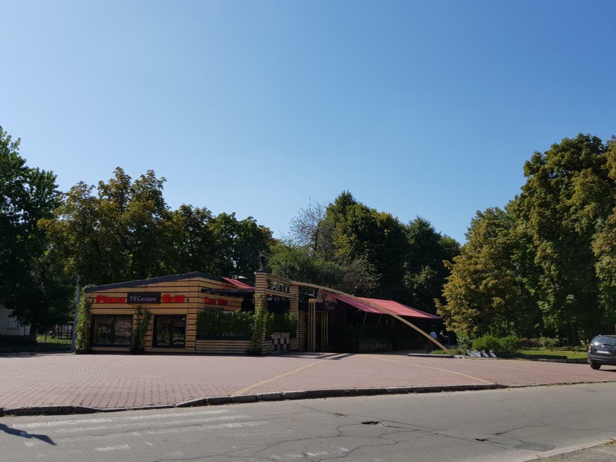 Sunflower Apartment Near Kiev Airport & Railway Station & Center City! Buitenkant foto