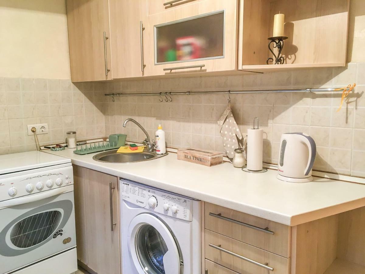 Sunflower Apartment Near Kiev Airport & Railway Station & Center City! Buitenkant foto