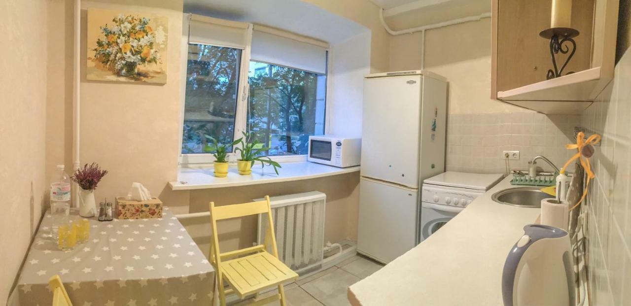 Sunflower Apartment Near Kiev Airport & Railway Station & Center City! Buitenkant foto